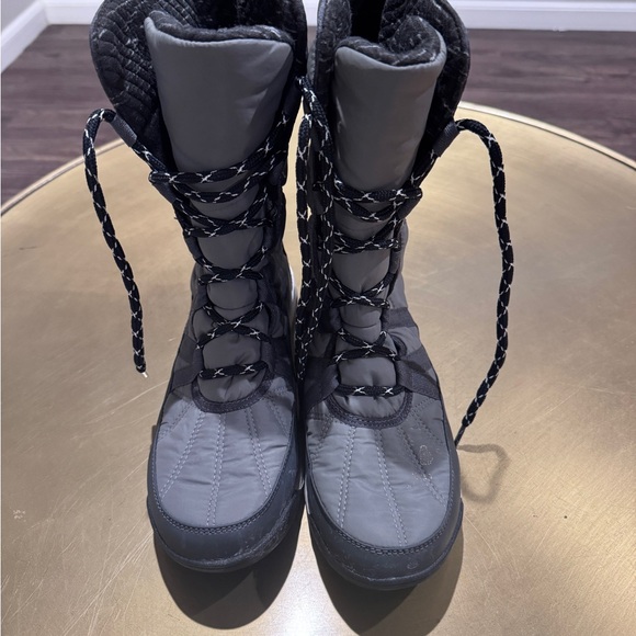 Sorel Shoes - Sorel Gray Quilted Women's Boots size 9